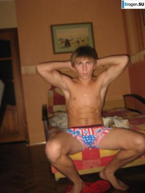 boy with two friends. Thumb 29