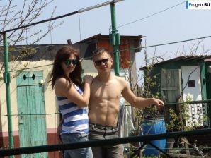 boy with two friends. Thumb 3