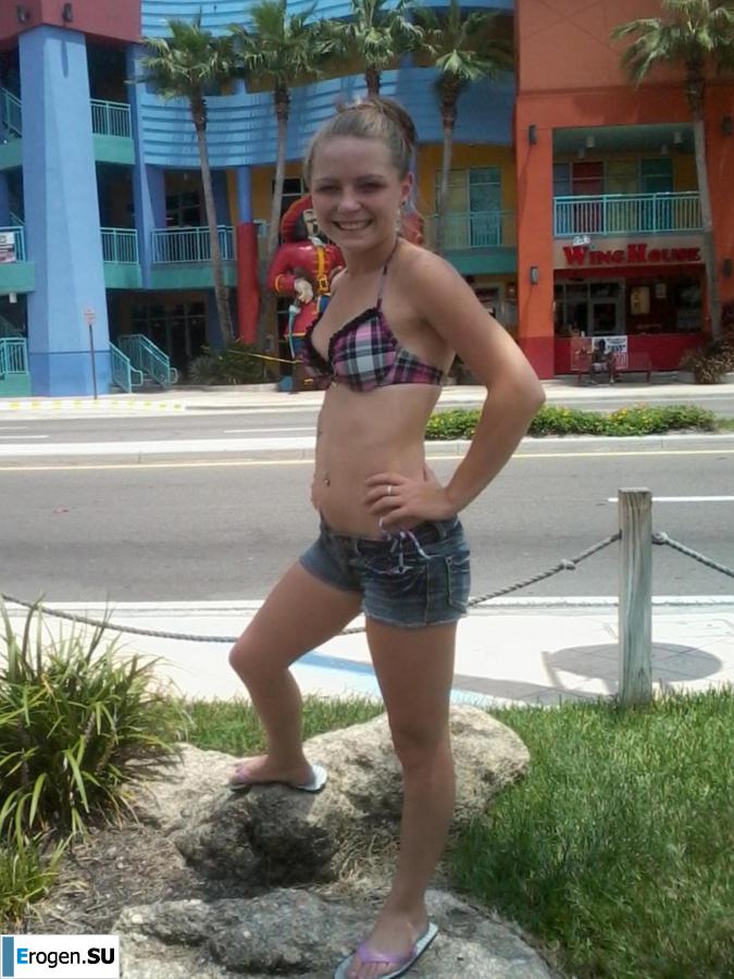 young miniature girl with a bald daddy. Photo 10