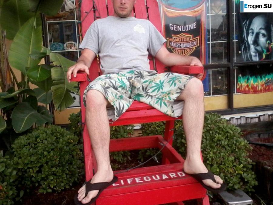 young miniature girl with a bald daddy. Photo 16