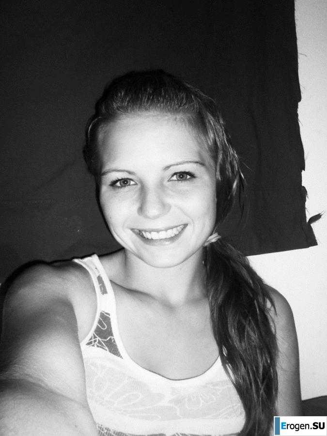 young miniature girl with a bald daddy. Photo 21