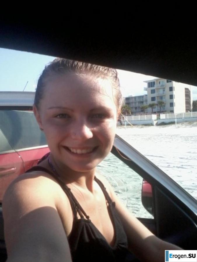 young miniature girl with a bald daddy. Photo 6