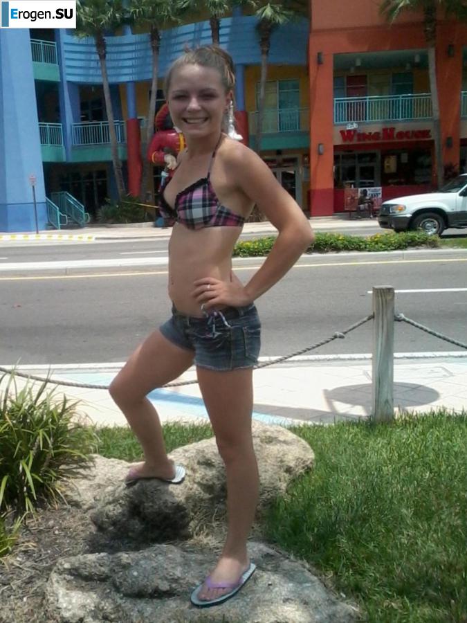 young miniature girl with a bald daddy. Photo 9