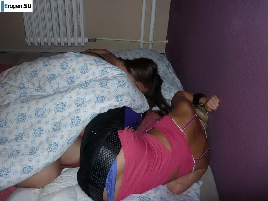 spontaneous Lezby tomfoolery. Photo 11