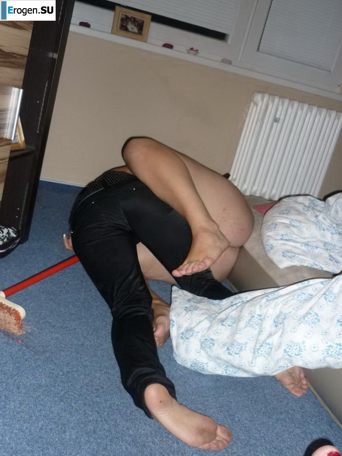 spontaneous Lezby tomfoolery. Photo 30