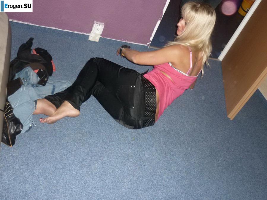 spontaneous Lezby tomfoolery. Photo 6