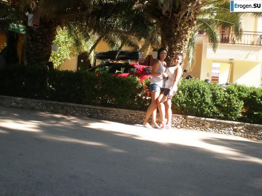 on the beach between us girls. Photo 22