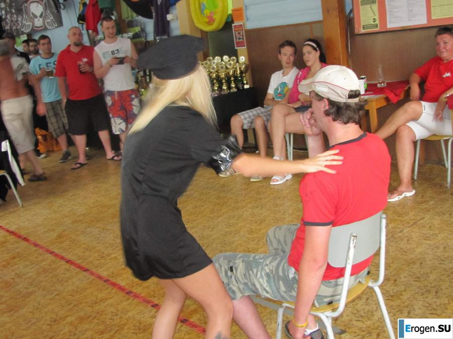 стриптиз на корпоративе. Фото 3