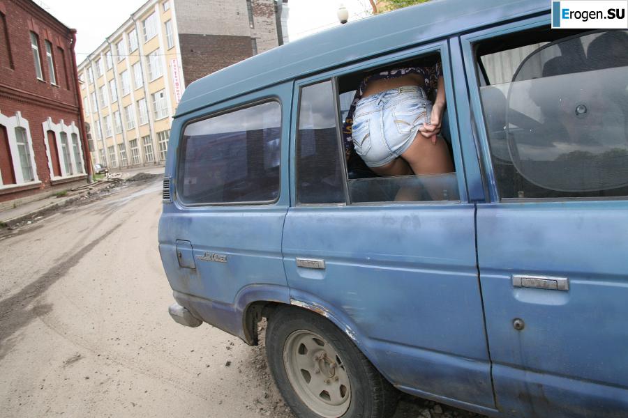 a tanned thin woman is going home to a guy. Photo 8