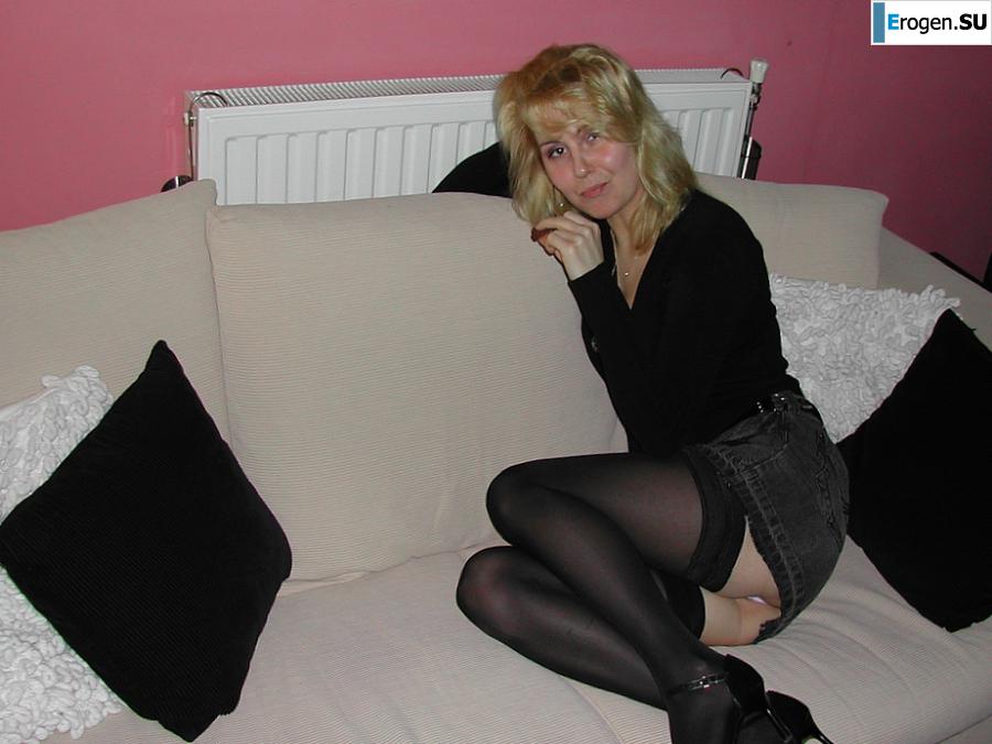 mature blonde in a rented villa. Photo 5