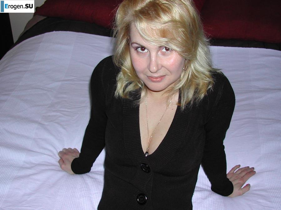 mature blonde in a rented villa. Photo 6