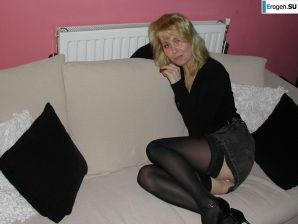mature blonde in a rented villa. Thumb 5