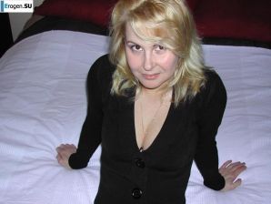 mature blonde in a rented villa. Thumb 6