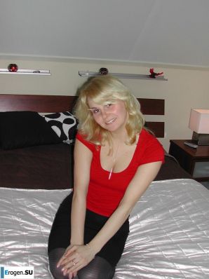 mature blonde in a rented villa. Thumb 9