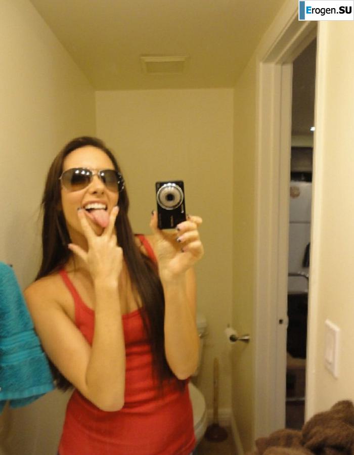 стриптиз перед зеркалом. Фото 24