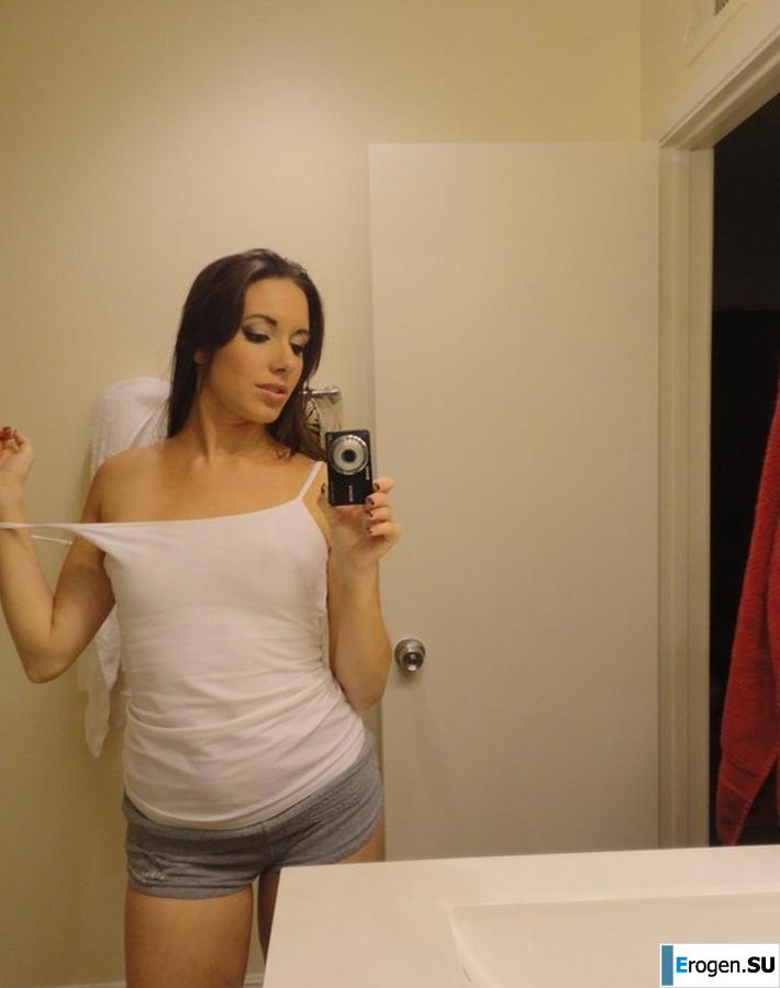 стриптиз перед зеркалом. Фото 30