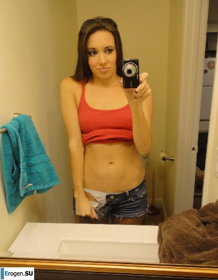 стриптиз перед зеркалом. Фото 33