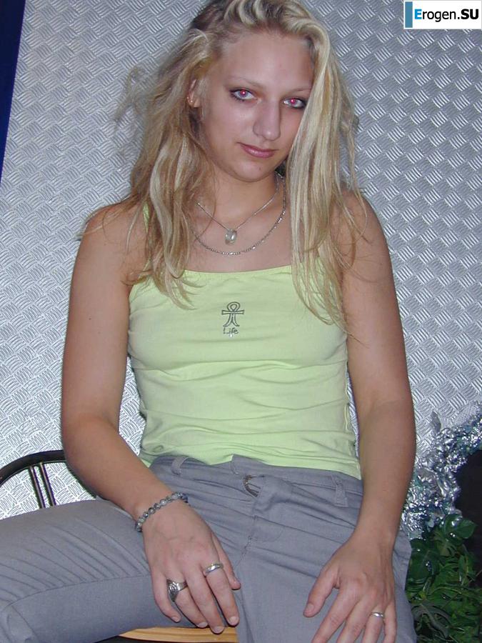 blonde with an animal look. Photo 5