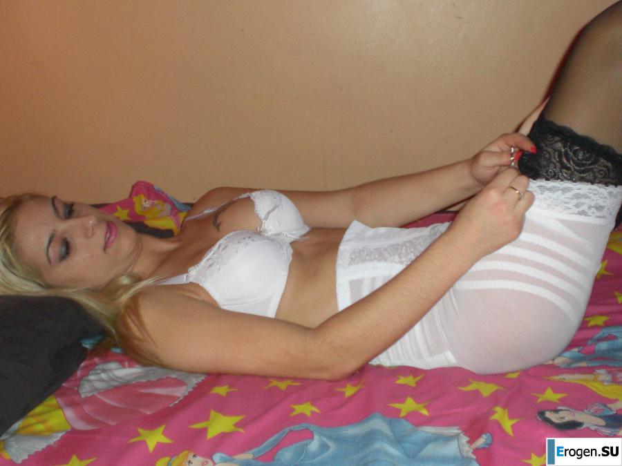 the blond woman changes her clothes on camera. Part 2. Photo 11