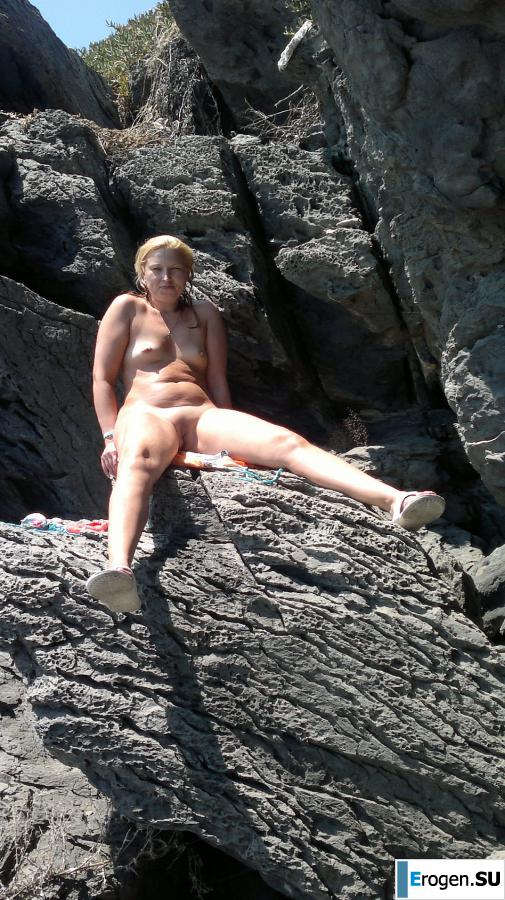 naked on the rocky shores. Photo 23