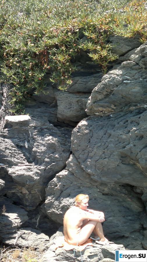 naked on the rocky shores. Photo 31