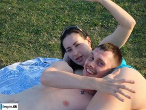 беременная меломанка без одежды. Эскиз 21