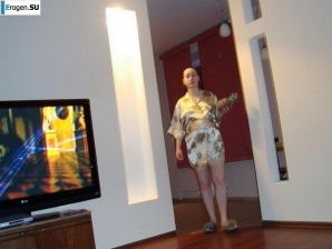 беременная меломанка без одежды. Эскиз 22