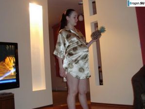 беременная меломанка без одежды. Эскиз 23