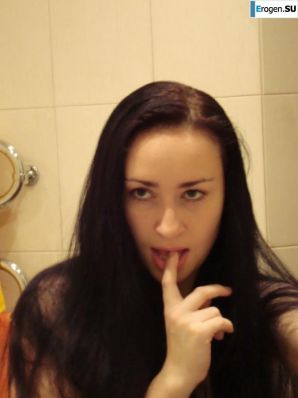 беременная меломанка без одежды. Эскиз 7