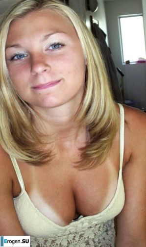 the overseas blonde is grimacing in front of the camera. Thumb 7