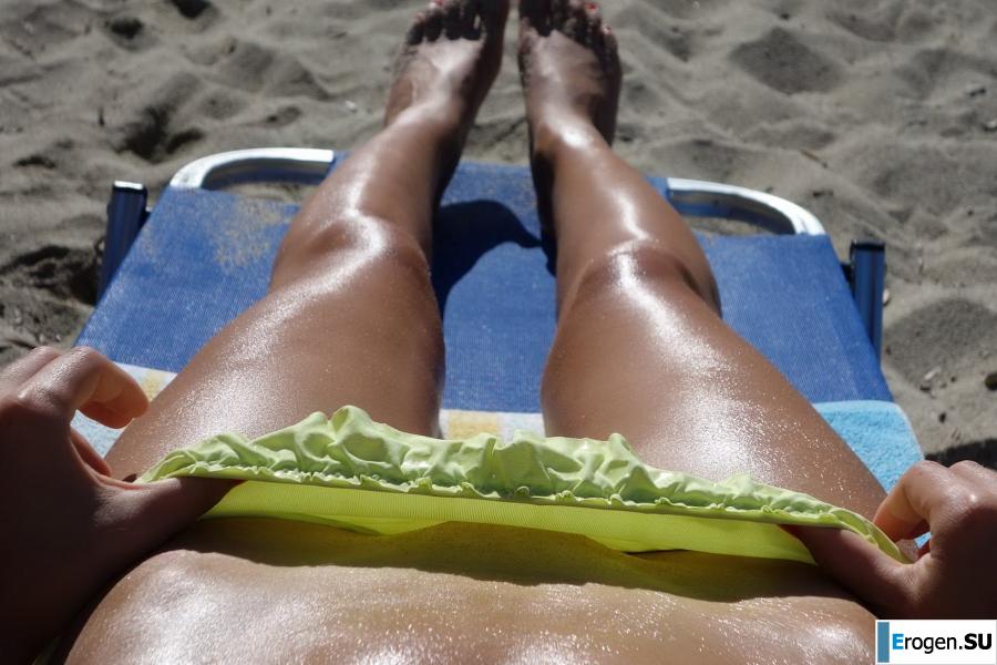 boobs by the sea. Photo 9