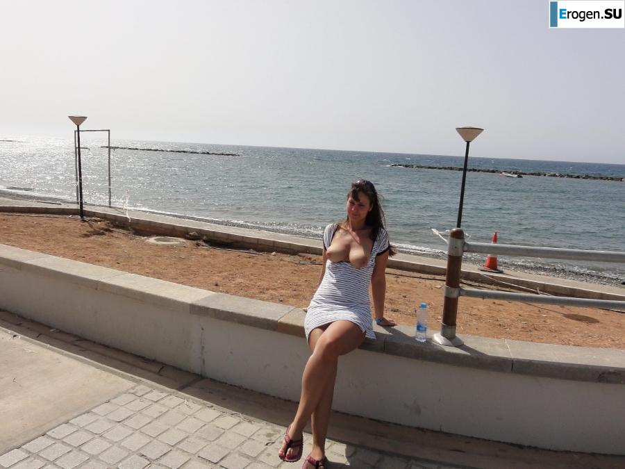 on the beach in Miami without a swimsuit. Photo 11