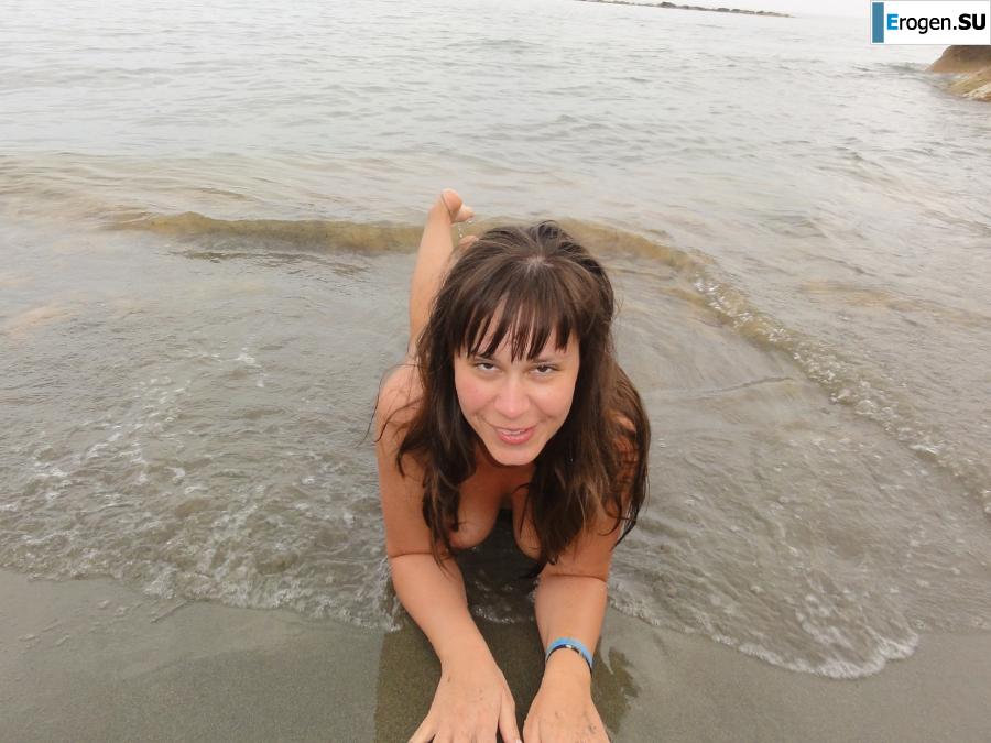 on the beach in Miami without a swimsuit. Photo 20