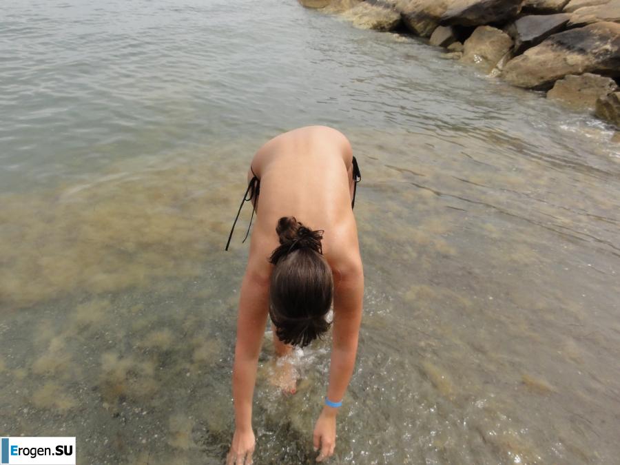 on the beach in Miami without a swimsuit. Photo 29