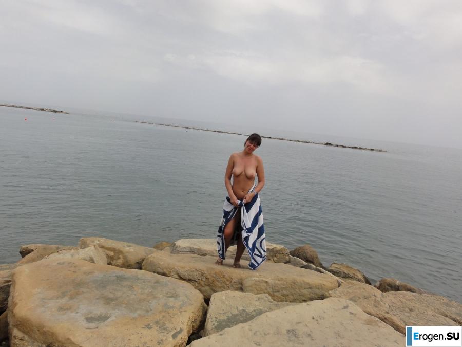 on the beach in Miami without a swimsuit. Photo 35