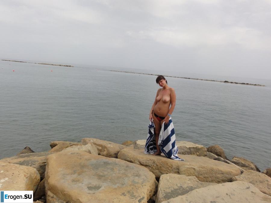 on the beach in Miami without a swimsuit. Photo 36