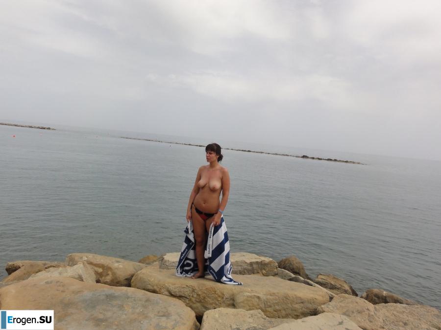 on the beach in Miami without a swimsuit. Photo 37