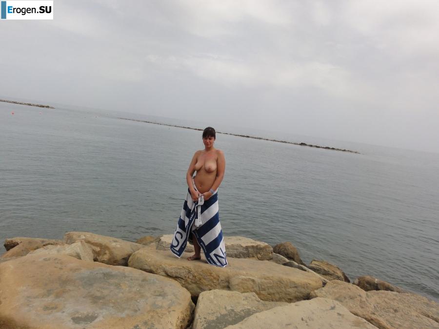 on the beach in Miami without a swimsuit. Photo 38