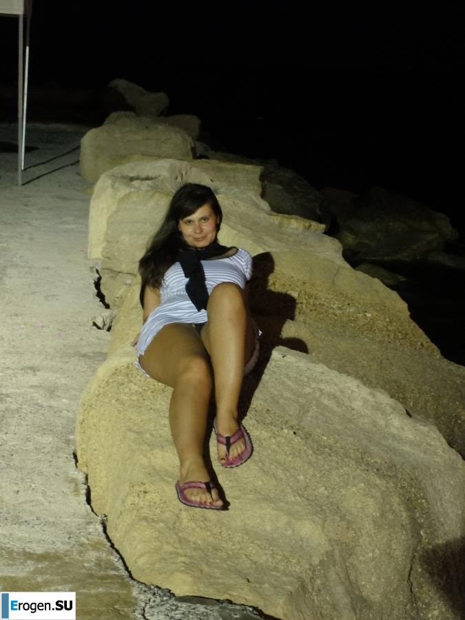 on the beach in Miami without a swimsuit. Photo 5