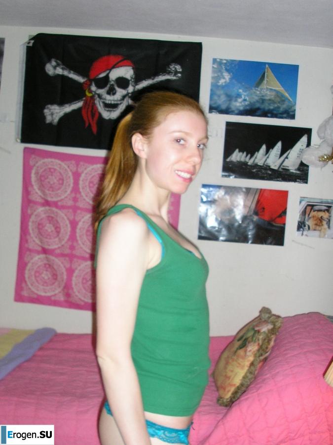 modesty undressed in front of the camera. Photo 10