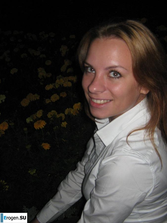 patted sexy eyelashes in front of the camera. Photo 4