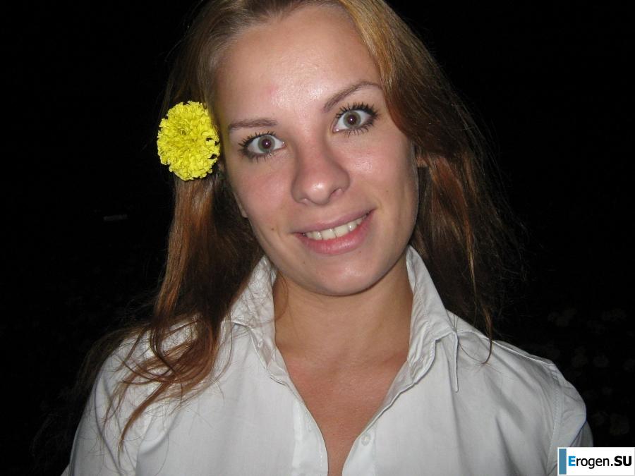 patted sexy eyelashes in front of the camera. Photo 6