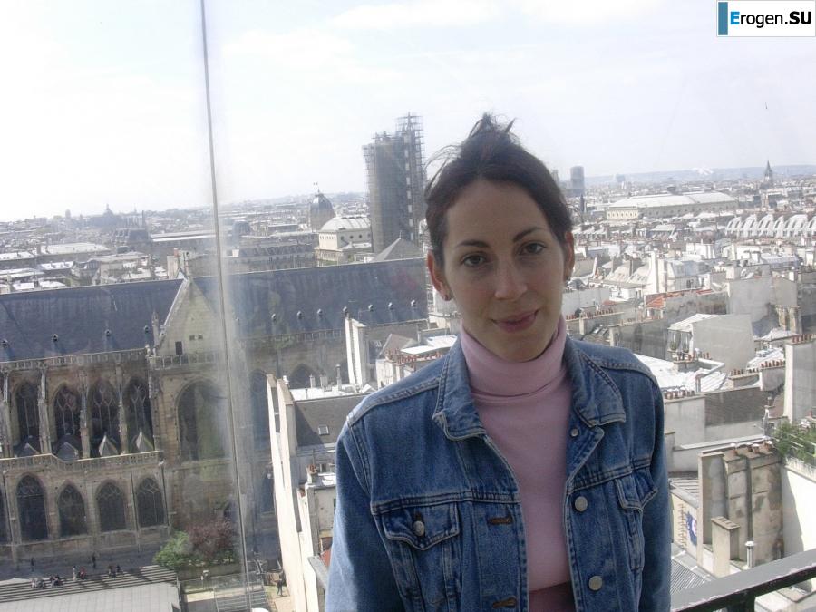 sensual undressed Frenchwoman. Photo 3