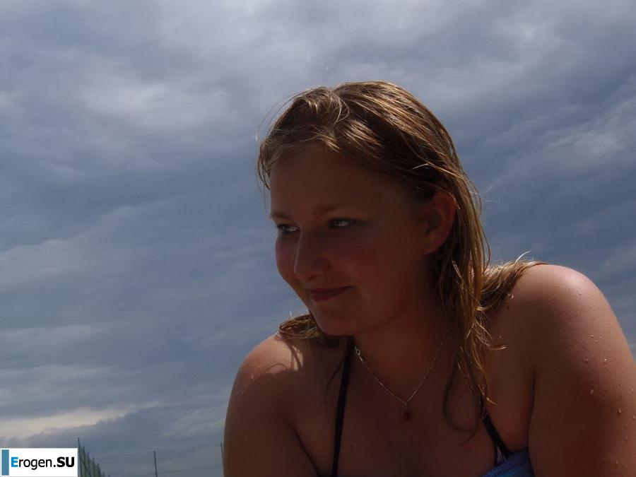 three girlfriends modestly misbehaving. Photo 28