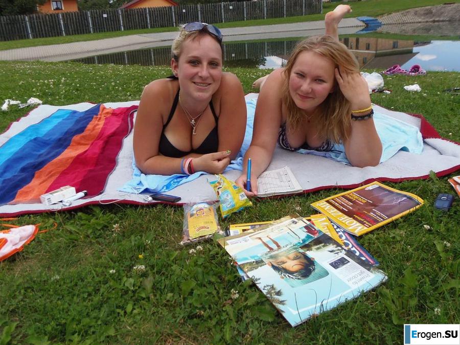 three girlfriends modestly misbehaving. Photo 31