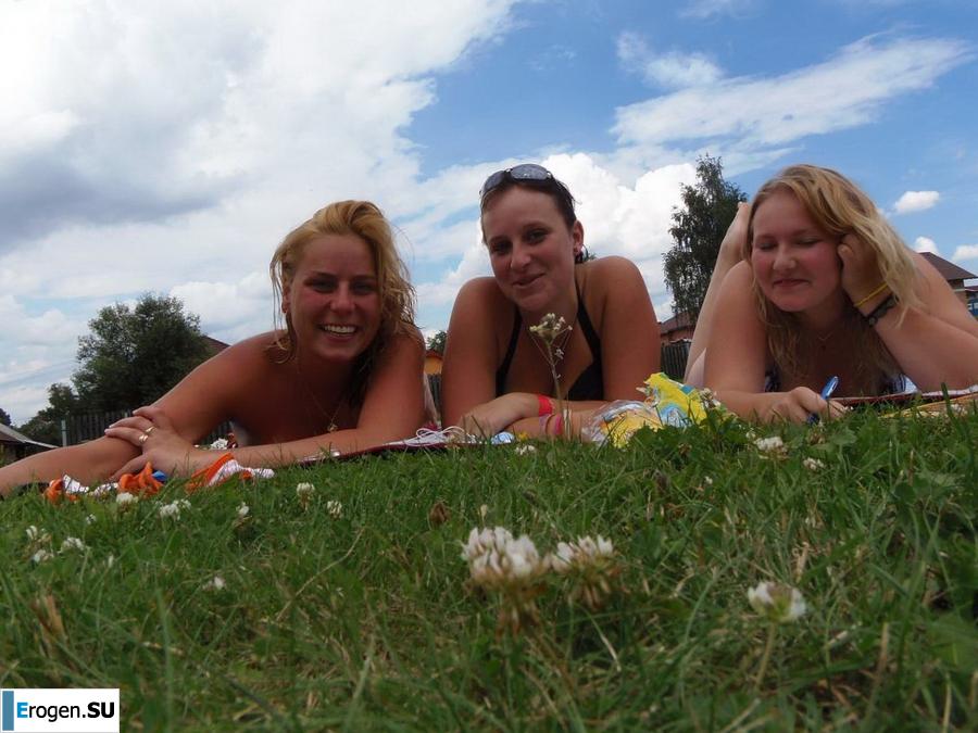 three girlfriends modestly misbehaving. Photo 32