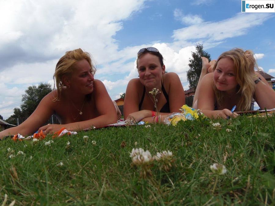 three girlfriends modestly misbehaving. Photo 33