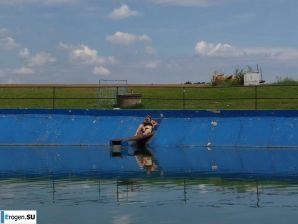 три подружки скромно шалят. Эскиз 25