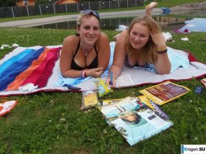 три подружки скромно шалят. Эскиз 31