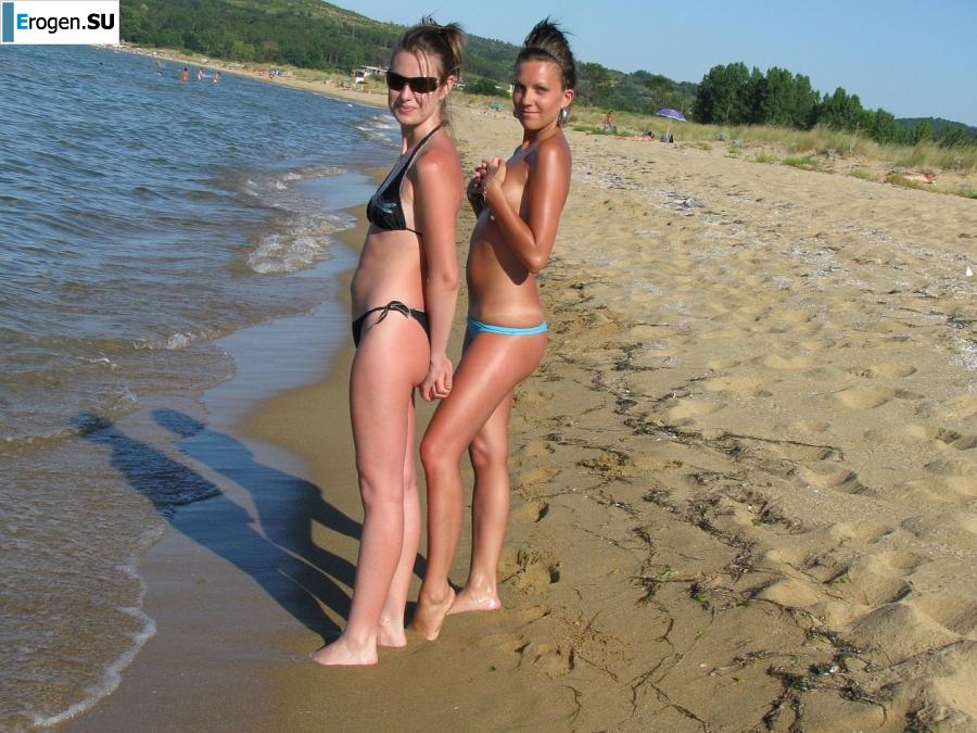 tanned girlfriends on a rocky shore. Photo 13